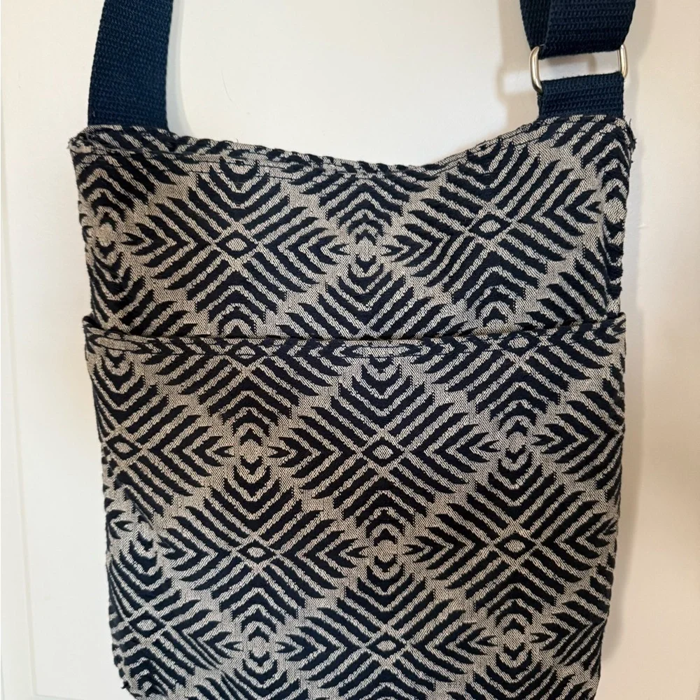 Thirty One Geometric Navy and Gray Organizing Shoulder bag